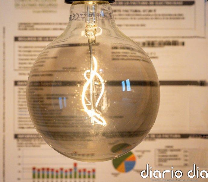El precio de la luz se dispara en la primera quincena de agosto y apunta a un recibo de más de 100 euros