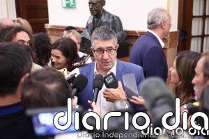 El PSOE acusa al PP de ser el "mayor alimentador de bulos" del país y señala que Sánchez "gobierna y seguirá gobernando"