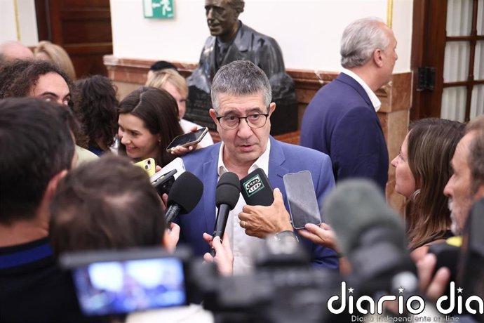 El PSOE acusa al PP de ser el "mayor alimentador de bulos" del país y señala que Sánchez "gobierna y seguirá gobernando"