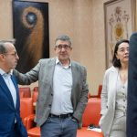 El PSOE admite que el CNI pudo haber avisado de llegadas de inmigrantes a Ceuta, pero no alertó de su alcance