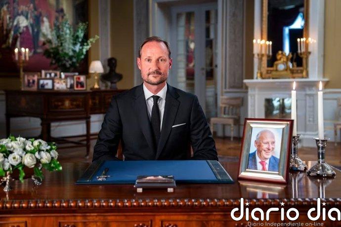 El rey Haakon de Noruega recuerda a su "seguro" y "cálido" padre en su primer discurso como monarca