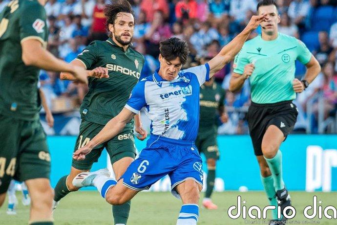 El Sporting de Gijón se lleva en Tenerife un duelo por el liderato provisional de LaLiga Hypermotion