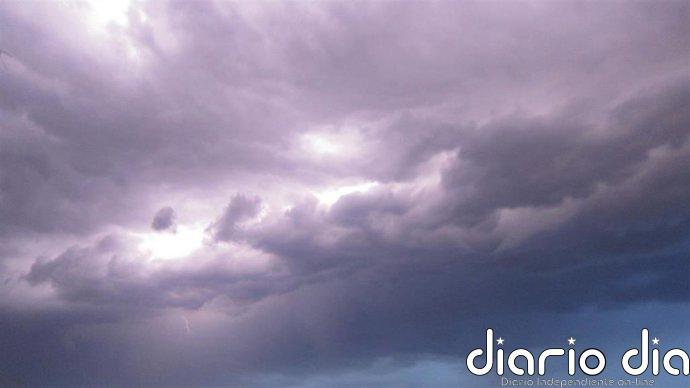 El tercio norte de la Comunitat sigue en aviso por chubascos y tormentas que pueden dejar hasta 40 l/m2 en una hora