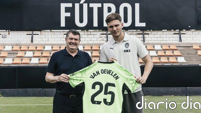 El Valencia logra la cesión del portero neerlandés Kayne van Oevelen