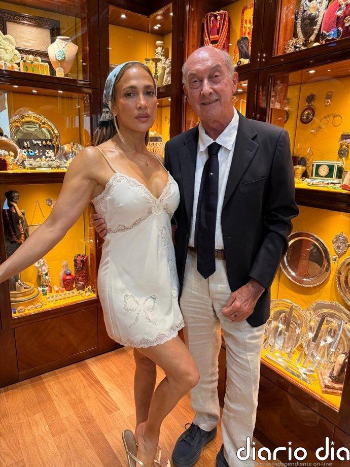 El vestido lencero de Jennifer Lopez en sus vacaciones en Roma es el más fácil de copiar
