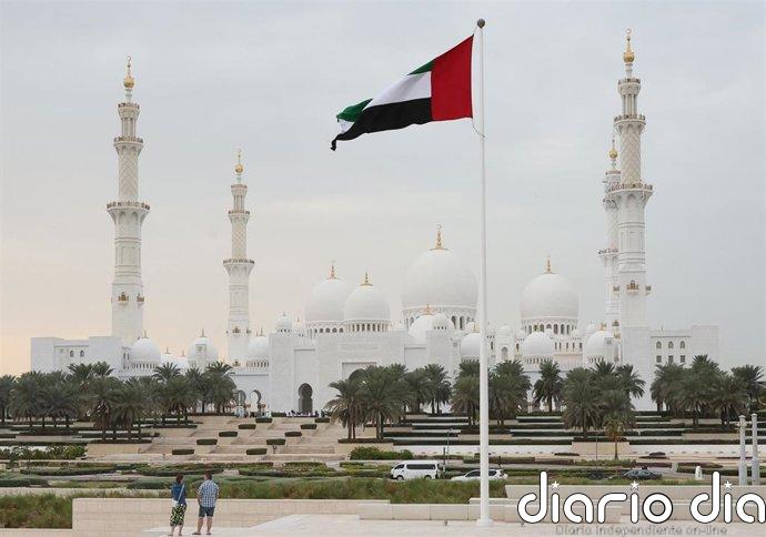 Emiratos suspende "toda" relación comercial con Irán tras un presunto ataque con misiles desde el país asiático