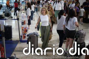 Equipaje de mano, indemnizaciones y retrasos en vuelos: todo lo que cambia con la nueva ley europea de pasajeros aéreos