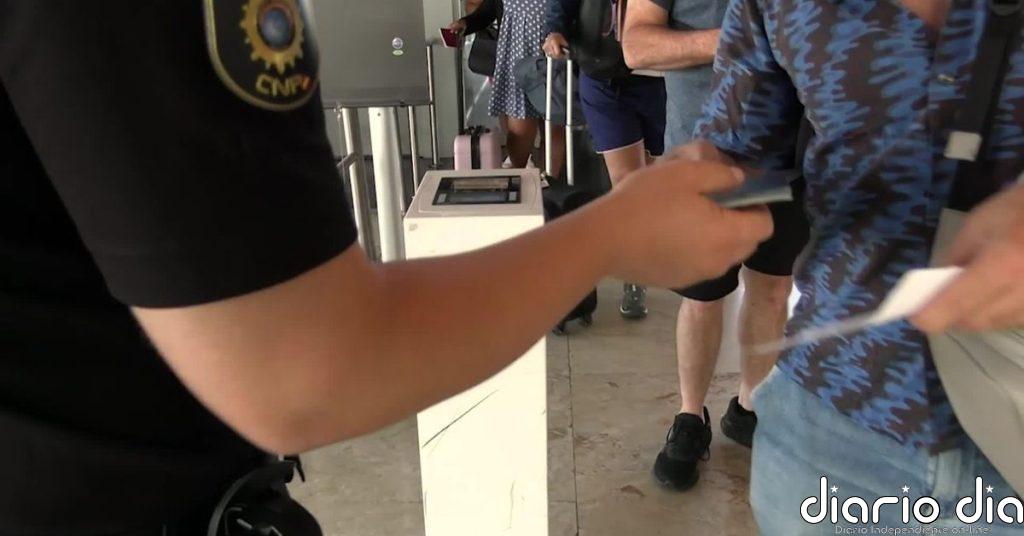 España establece controles fronterizos a viajeros de Italia