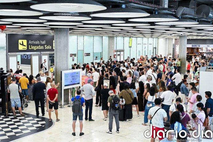 España prorroga 15 días los controles a pasajeros de Italia en respuesta a la decisión del Gobierno de Meloni