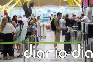 España realiza controles a 199 pasajeros de terceros países en el primer día de restablecimiento de fronteras con Italia