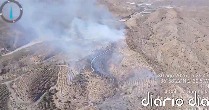 Estabilizado el incendio de Santa Fe de Mondújar (Almería) que ha provocado un corte de tráfico ferroviario