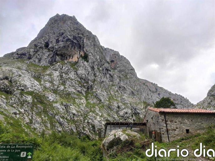 Evacuada del Urriello al Hospital de Arriondas una montañera que sufrió una indisposición