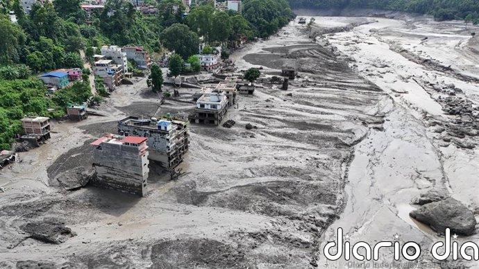 Exteriores informa de que hay cuatro españoles sin localizar en las devastadoras inundaciones de Nepal