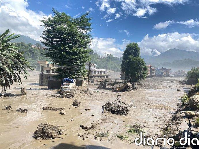 Exteriores no tiene constancia de españoles "afectados o ilocalizables" tras las devastadoras inundaciones en Nepal