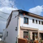 Extinguido un incendio en Granda (Siero) tras desprenderse unos cables eléctricos, sin afectados