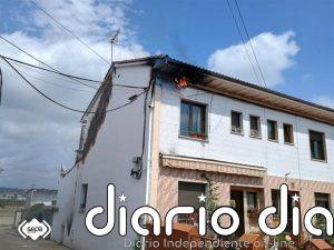 Extinguido un incendio en Granda (Siero) tras desprenderse unos cables eléctricos, sin afectados