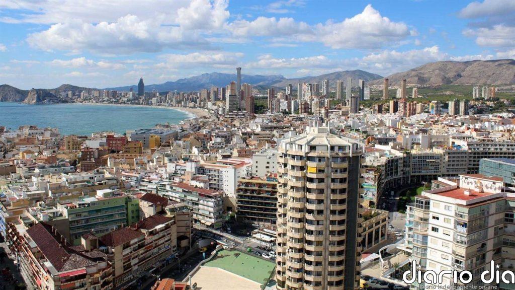 Fallece una mujer y un hombre resulta herido tras un accidente de parasailing en Benidorm