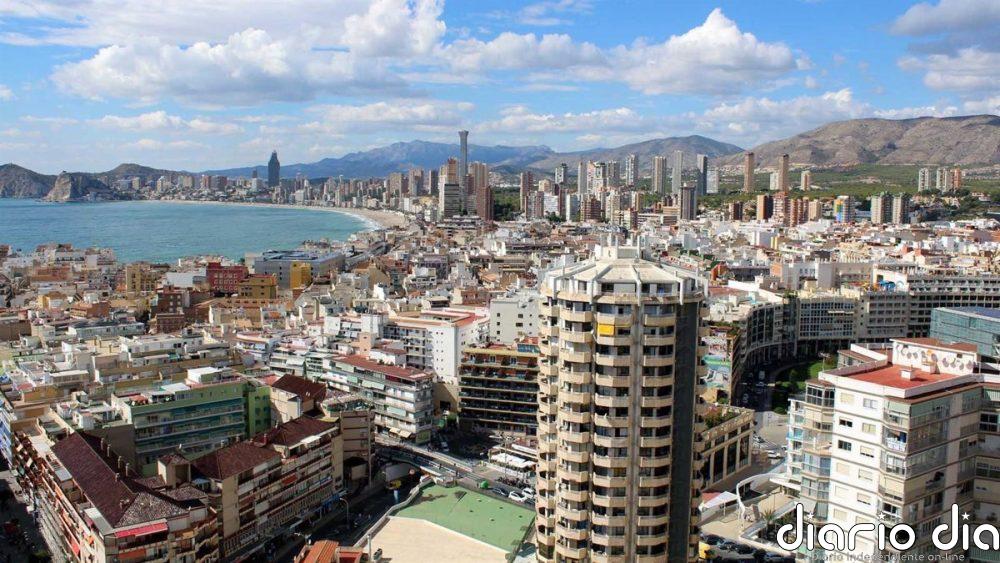 Fallece una mujer y un hombre resulta herido tras un accidente de parasailing en Benidorm