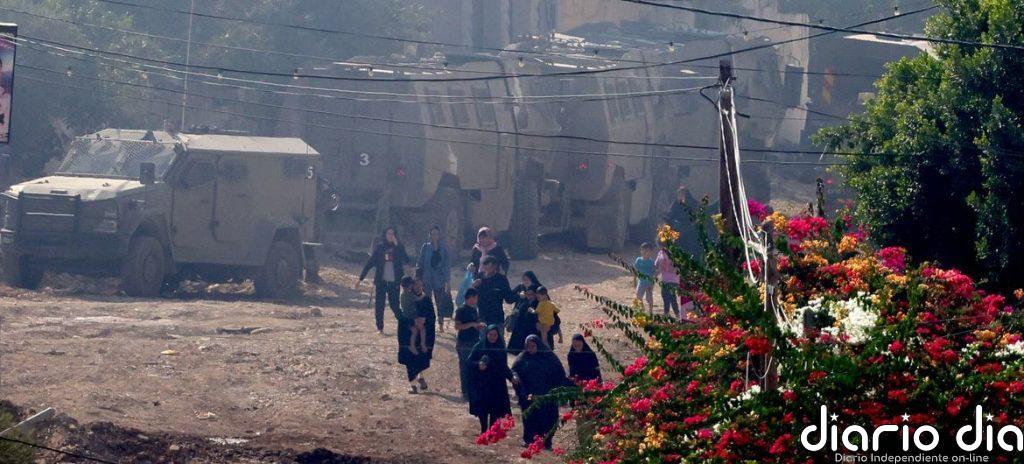 Familias palestinas atrapadas por colonos israelíes en Cisjordania