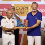 Felipe VI entrega los premios de la Copa del Rey de Vela como subcampeón de esta edición