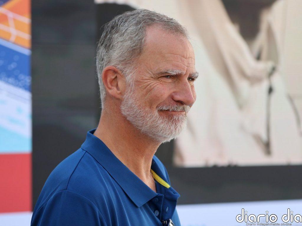 Felipe VI vuelve a desatar los aplausos en Palma tras el piropo de ser "el rey más guapo"