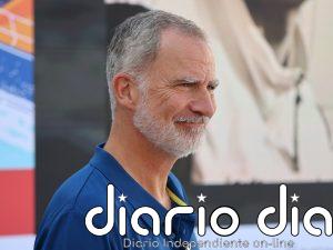 Felipe VI vuelve a desatar los aplausos en Palma tras el piropo de ser "el rey más guapo"