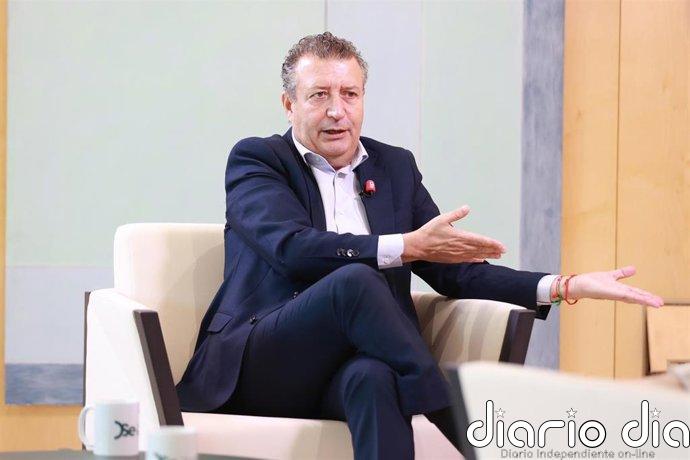 Fernández valora el auge del Consorcio de Bomberos de Sevilla:"Integra a la mitad de pueblos y a la otra damos servicio"