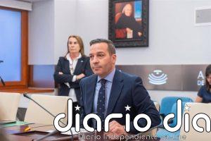 Fernández (Vox) defiende el rechazo al pacto sobre menores migrantes en Ceuta y acusa al PSOE de mentir "siempre"