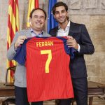 Ferran Torres reaparece tras causar sensación internacional y asume su nuevo papel como embajador de su tierra