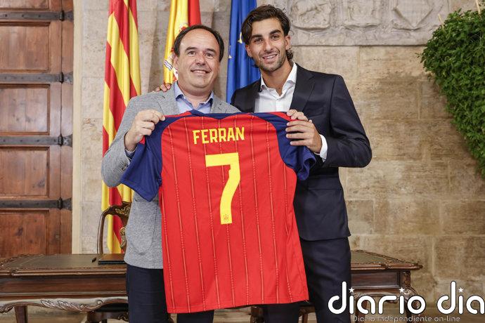 Ferran Torres reaparece tras causar sensación internacional y asume su nuevo papel como embajador de su tierra