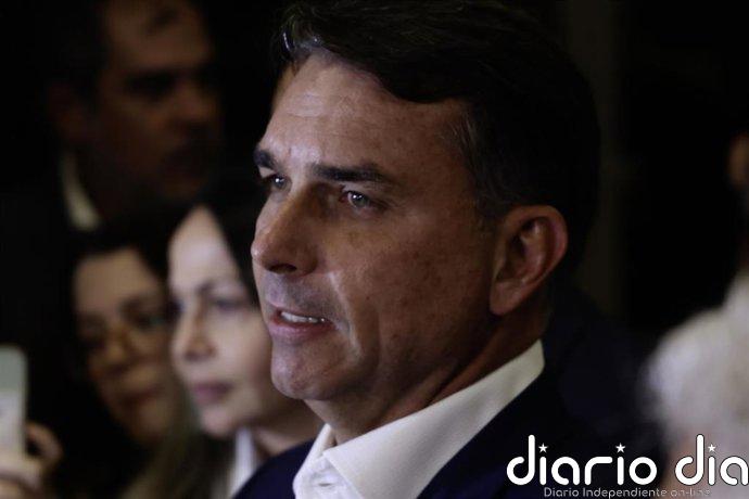 Flávio Bolsonaro desvía la atención hacia Lula por el 'caso Master' y garantiza que respetará las elecciones