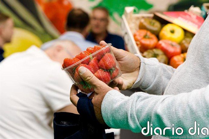 Fresas, fresones, naranjas, limones, huevos y pescado disparan sus precios en el último año