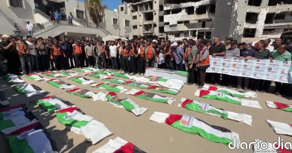 Funeral en Gaza por 50 palestinos cuyos cuerpos fueron encontrados bajo los escombros tras un ataque de Israel