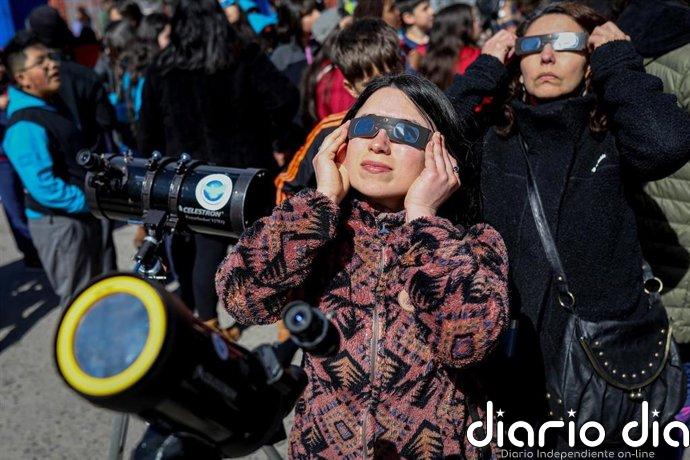 Gafas del eclipse agotadas: supermercados, ópticas y tiendas donde comprarlas a última hora