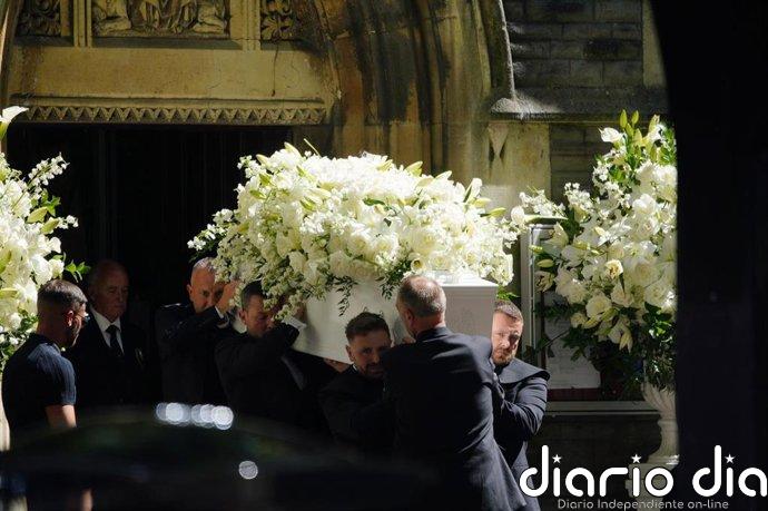 Gales se despide de Bonnie Tyler en un homenaje público ante cientos de admiradores