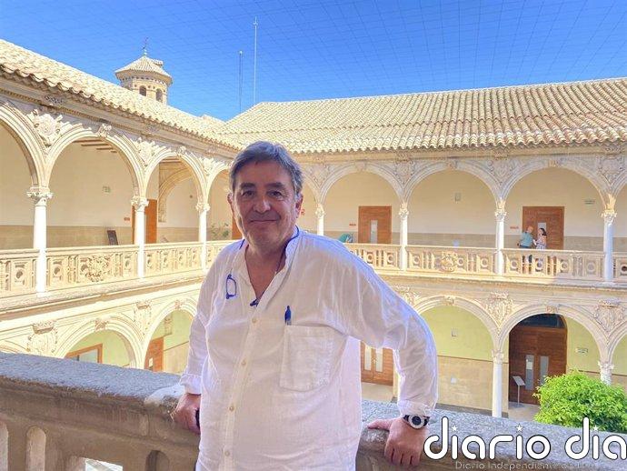 García Montero advierte en la UNIA sobre la pérdida de identidad poética y el riesgo para los "valores democráticos"