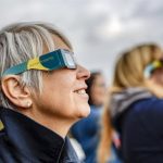 Gobierno pide precaución ante el eclipse y recuerda las medidas de seguridad en carretera y el uso de gafas homologadas