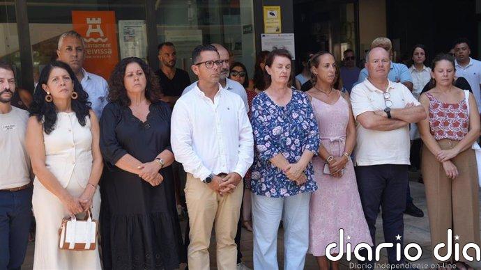 Guardan un minuto de silencio en el municipio de Eivissa por las víctimas del terremoto de Colombia