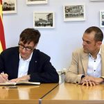 Illa visita en Preixens (Lleida) el Ayuntamiento y las piscinas municipales