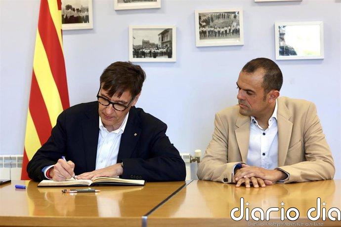 Illa visita en Preixens (Lleida) el Ayuntamiento y las piscinas municipales