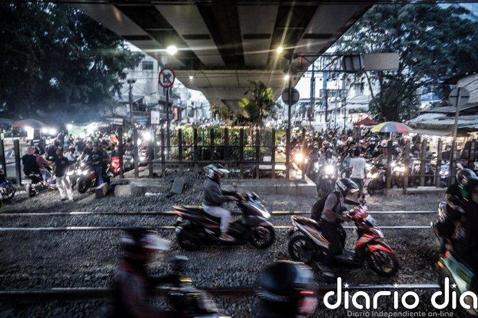 Indonesia registra un terremoto de magnitud 7,7 y descarta la posibilidad de un tsunami