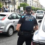 Investigado un conductor de 60 años que triplicó la tasa de alcohol tras golpear a varios turismos estacionados