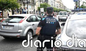 Investigado un conductor de 60 años que triplicó la tasa de alcohol tras golpear a varios turismos estacionados
