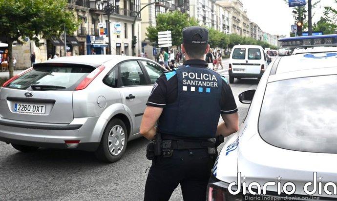 Investigado un conductor de 60 años que triplicó la tasa de alcohol tras golpear a varios turismos estacionados