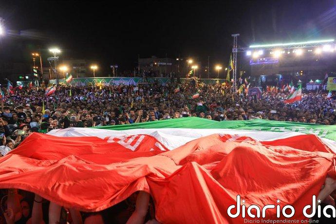 Irán advierte de que no saldrá "ni una gota" de petróleo del golfo Pérsico si EEUU mantiene su "guerra económica"