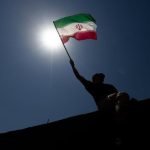 Irán amenaza con atacar intereses de países vecinos que respalde la ofensiva económica de EEUU