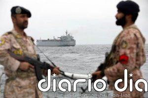 Irán anuncia el incendio de un "superpetrolero" tras impactar contra dos minas cuando cruzaba Ormuz por el sur