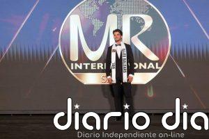 Javier Iglesias, representante de Baleares, se convierte en Medellín en el nuevo Mister International Spain 2026