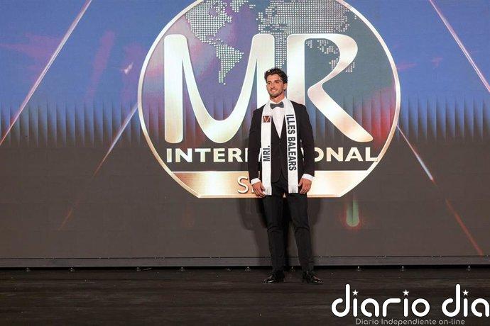 Javier Iglesias, representante de Baleares, se convierte en Medellín en el nuevo Mister International Spain 2026