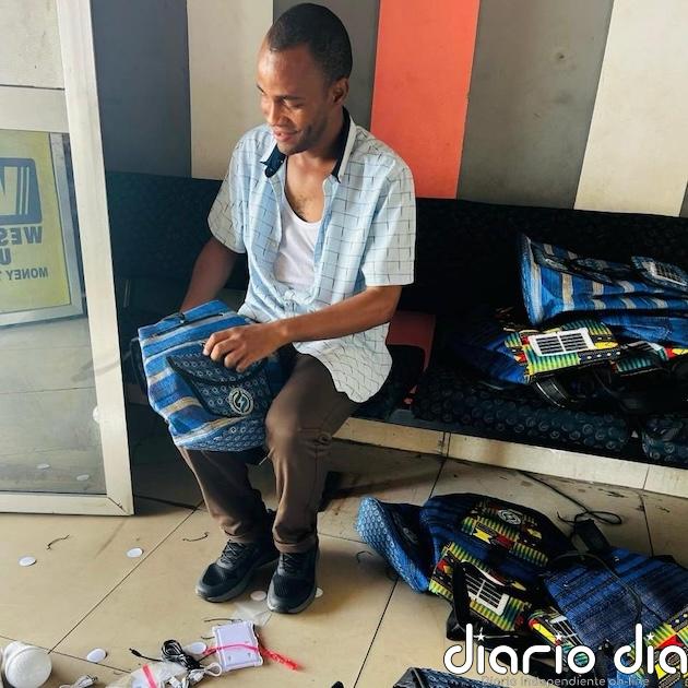 Jóvenes de Sierra Leona luchan contra residuos electrónicos y contaminación por plásticos